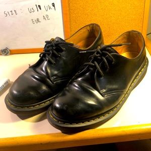 Dr. Mertens 1461 black smooth leather made in England